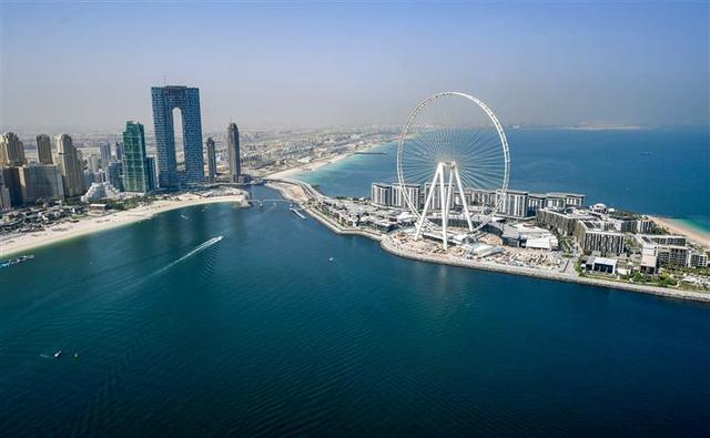 凌晨三点的迪拜为何车流不息？